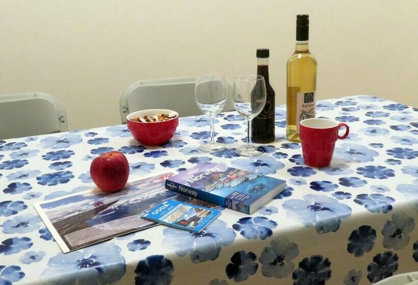 מיטה בחדר משותף, Blue House Dormitory