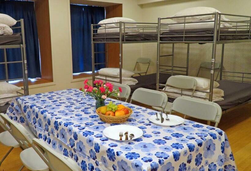 מיטה בחדר משותף, Blue House Dormitory