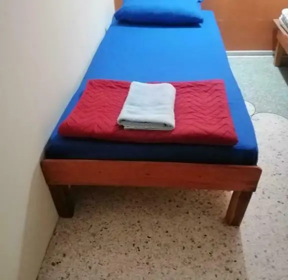 ルームシェアのワンベッド, Banphe​ Hostel
