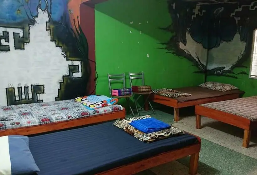ルームシェアのワンベッド, Banphe​ Hostel