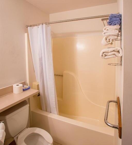 经济房, Lafayette Inn