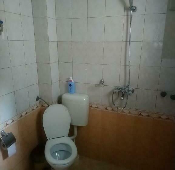 اتاق کلاسیک سه تخته, Guest House Emmy