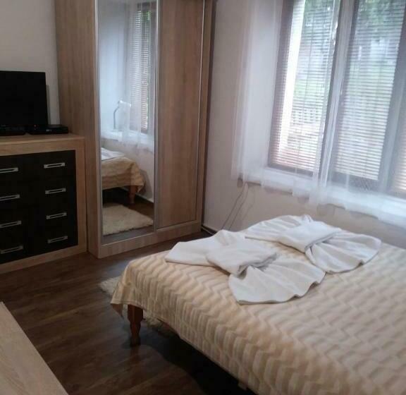 חדר קלאסי לשלושה, Guest House Emmy