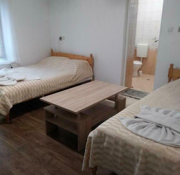 חדר קלאסי לשלושה, Guest House Emmy