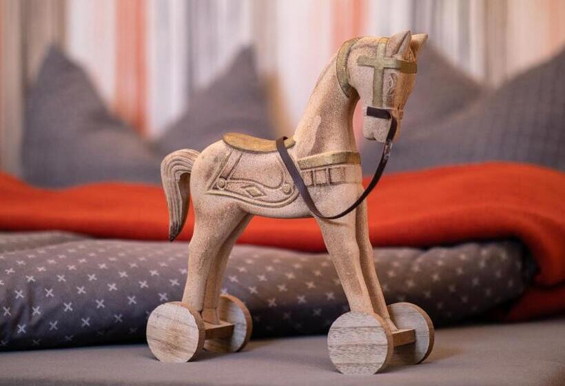 スタンダードスタジオ, Margret Haus