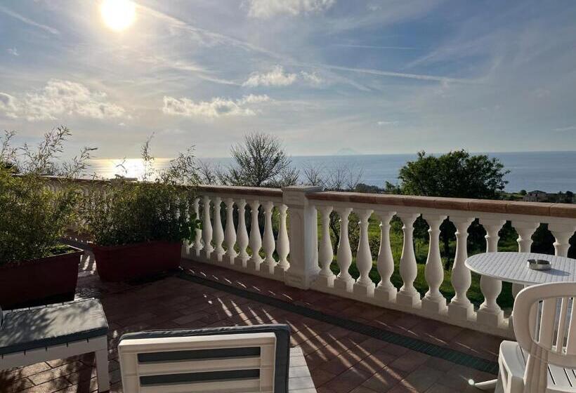 غرفة قياسية ثلاثية مزودة بشرفة, Residenza Domus Aurea Tropea  Vista Mare