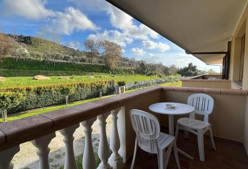 غرفة كومفورت ثلاثية, Residenza Domus Aurea Tropea  Vista Mare