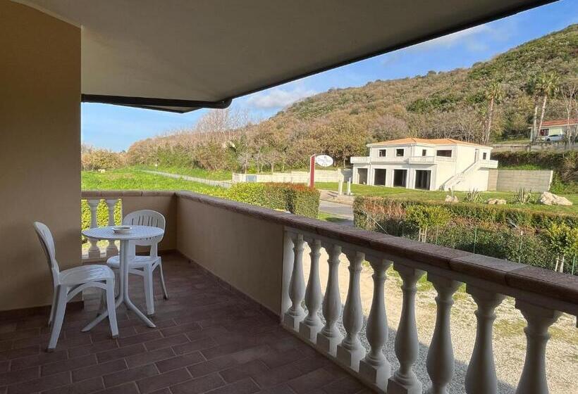 غرفة كومفورت ثلاثية, Residenza Domus Aurea Tropea  Vista Mare
