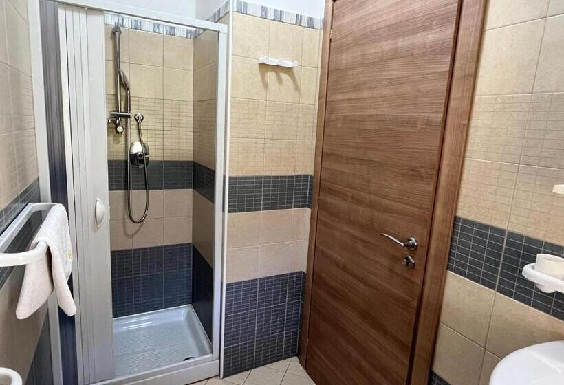 חדר קומפורט לשלושה, Residenza Domus Aurea Tropea  Vista Mare