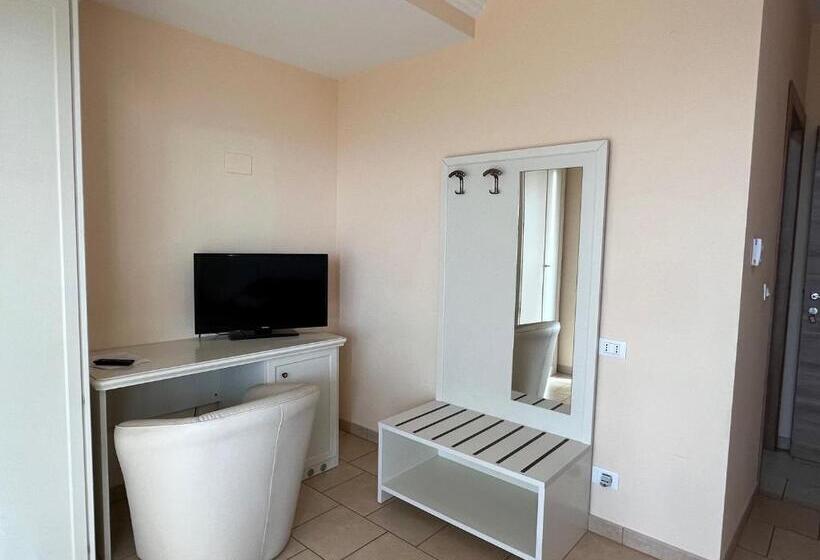 חדר דלוקס עם מרפסת נוף לים, Residenza Domus Aurea Tropea  Vista Mare