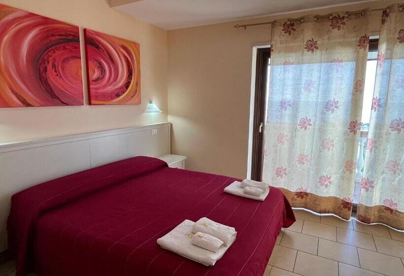 חדר דלוקס עם מרפסת נוף לים, Residenza Domus Aurea Tropea  Vista Mare