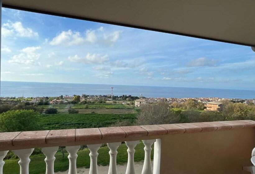 חדר דלוקס עם מרפסת נוף לים, Residenza Domus Aurea Tropea  Vista Mare