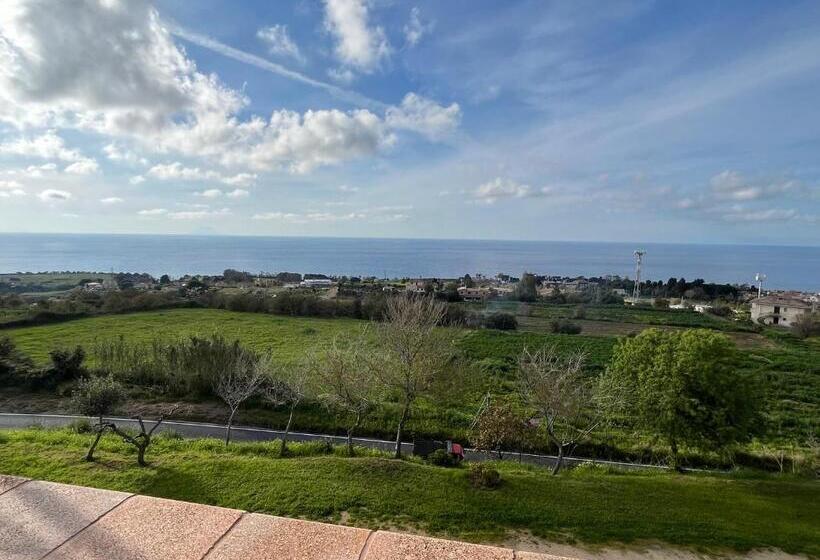 غرفة قياسية مطلّة علي البحر مزوَّدة بشُرفة, Residenza Domus Aurea Tropea  Vista Mare