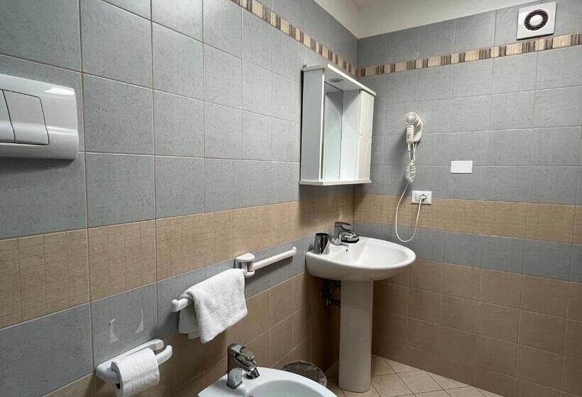 חדר סטנדרט נוף לים עם מרפסת, Residenza Domus Aurea Tropea  Vista Mare