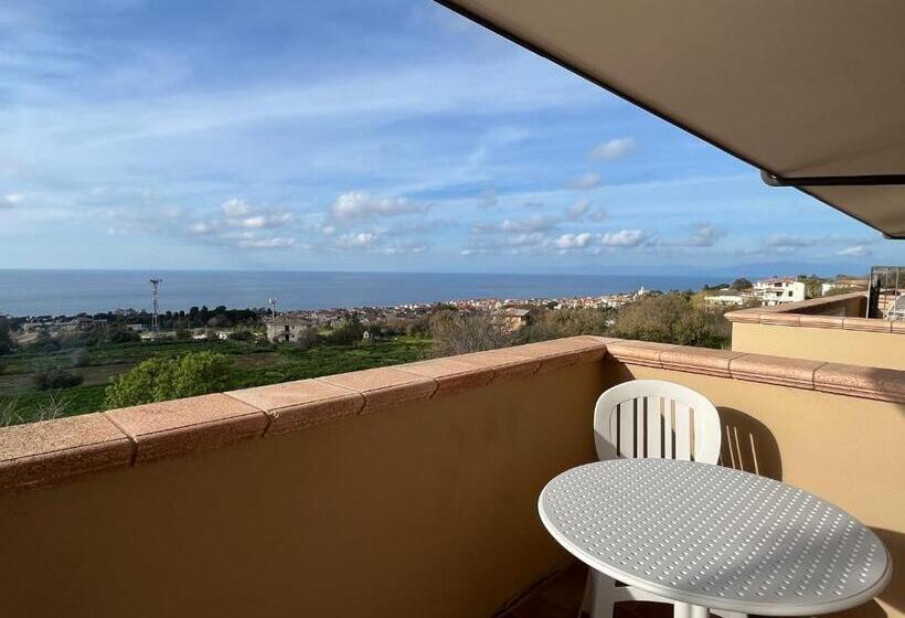 غرفة قياسية مطلّة علي البحر مزوَّدة بشُرفة, Residenza Domus Aurea Tropea  Vista Mare
