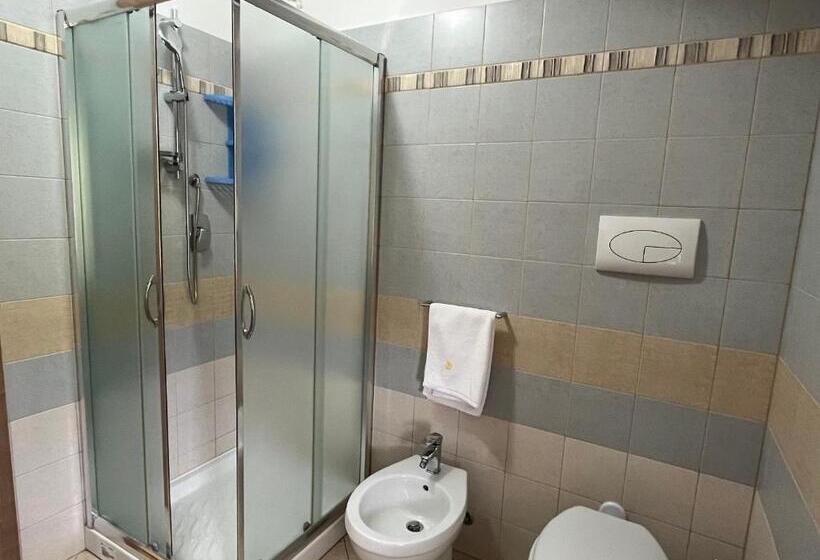 חדר דלוקס לשלושה עם נו לים, Residenza Domus Aurea Tropea  Vista Mare