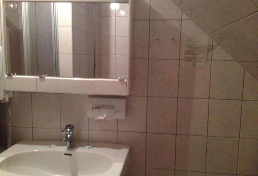 带阳台的三人标准间, Alpengasthof Hoiswirt