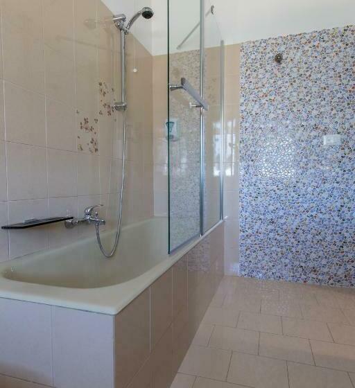 غرفة قياسية رباعية, Albatros