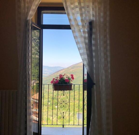 غرفة قياسية مطلة على الجبل, L Incanto Di Maja