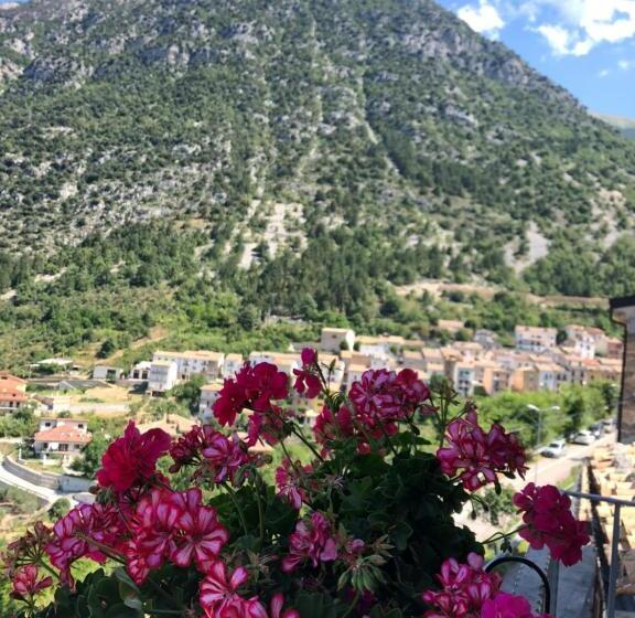 غرفة قياسية مطلة على الجبل, L Incanto Di Maja