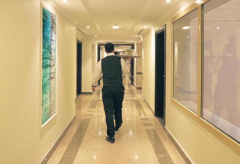 标准三人间, Saja Al Madinah