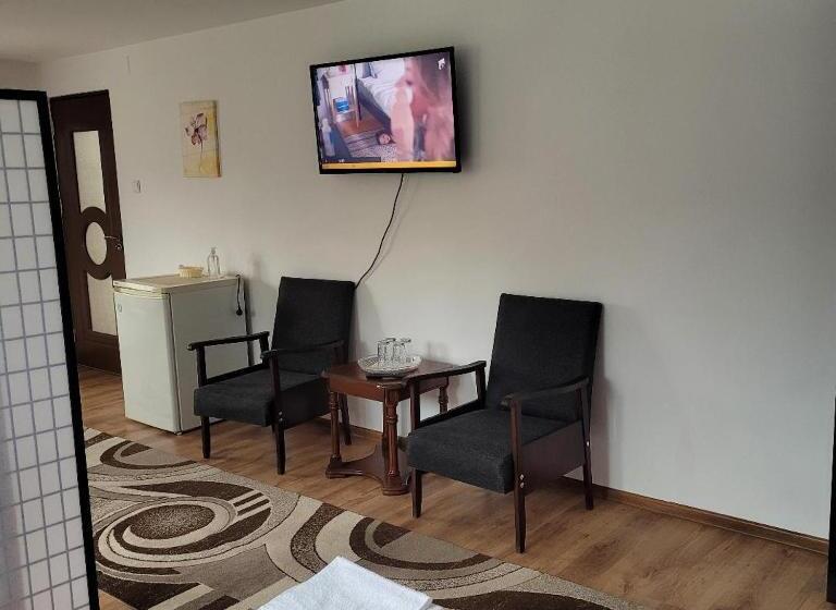 شقة غرفة واحدة, Casa Uila