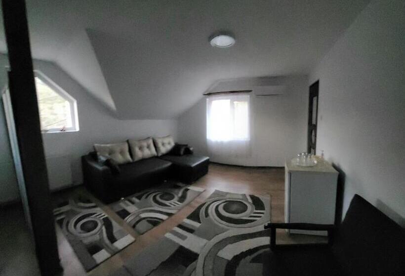 شقة غرفة واحدة, Casa Uila