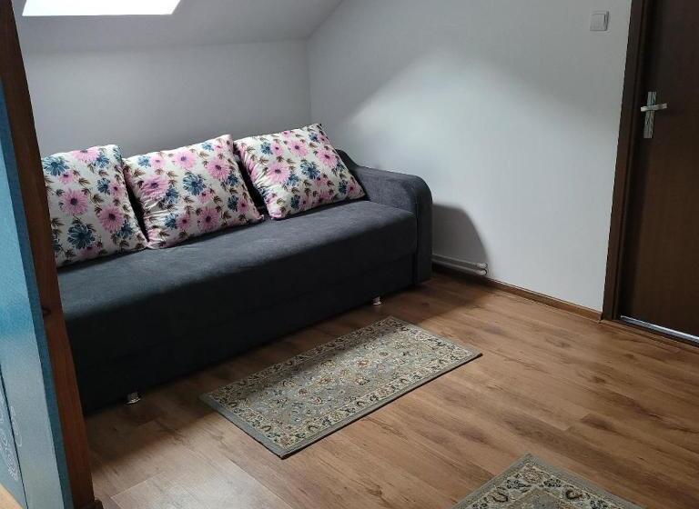 شقة غرفة واحدة, Casa Uila