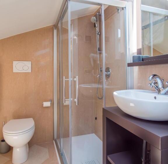 اتاق استاندارد با تخت دو نفره بزرگ, Opera Arte Rooms