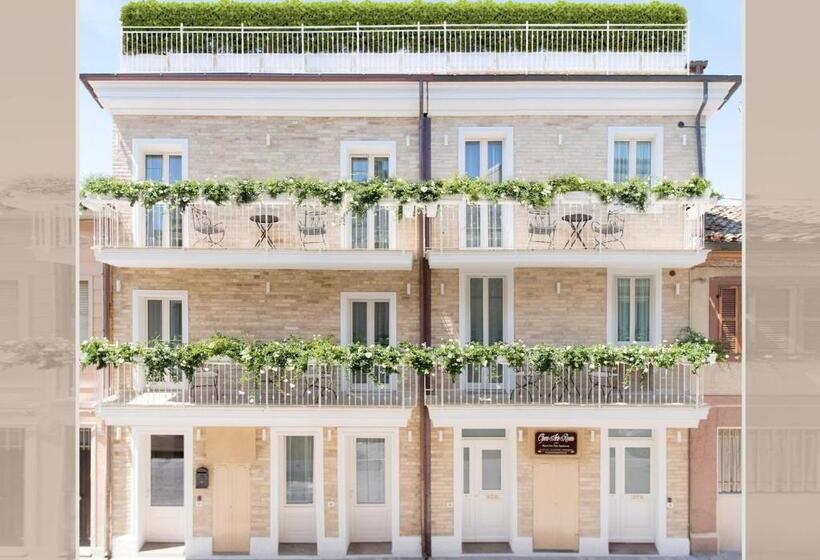 Premium room with terrace, Opera Arte Rooms