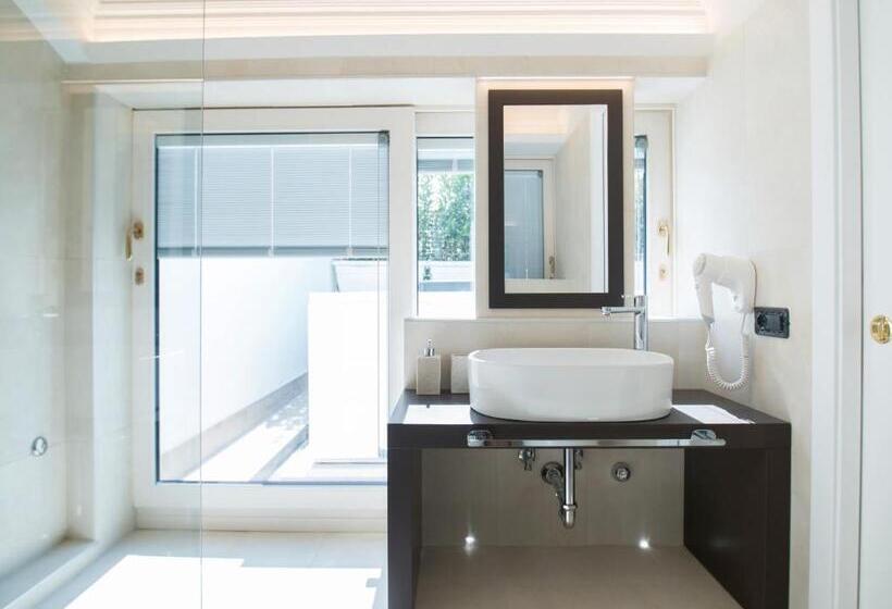 Номер Стандарт с Террасой, Opera Arte Rooms