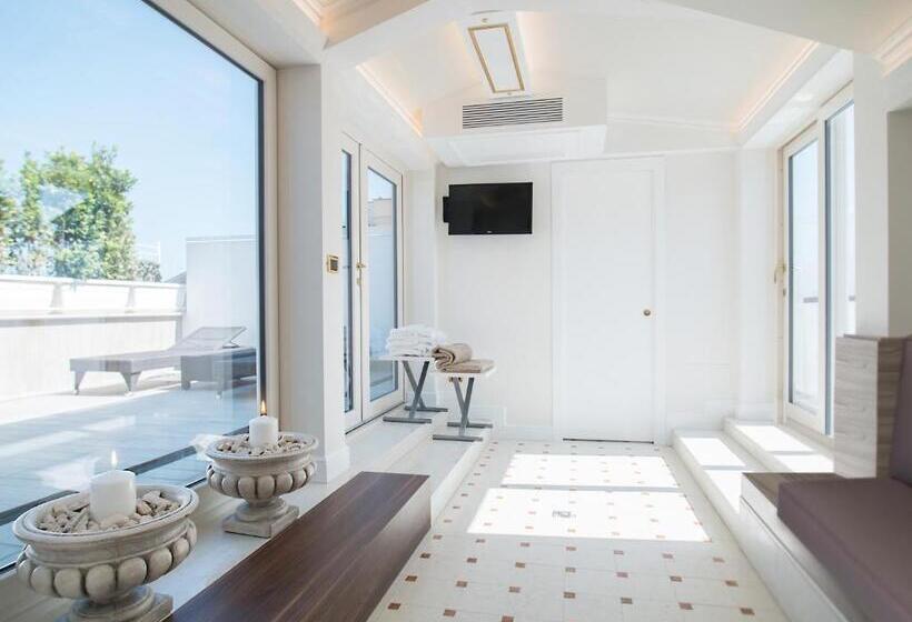 Номер Стандарт с Террасой, Opera Arte Rooms