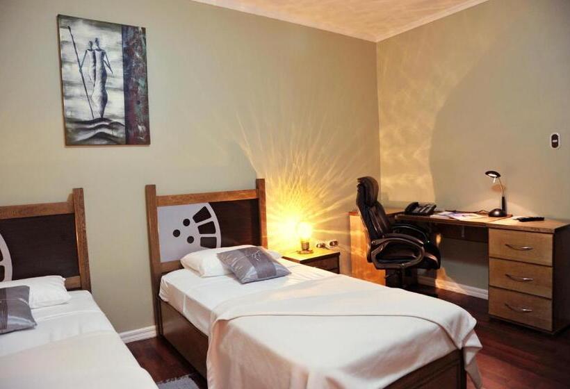 اتاق استاندارد با تخت بزرگ, Culture Crossroads Inn