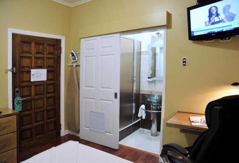 اتاق لوکس, Culture Crossroads Inn