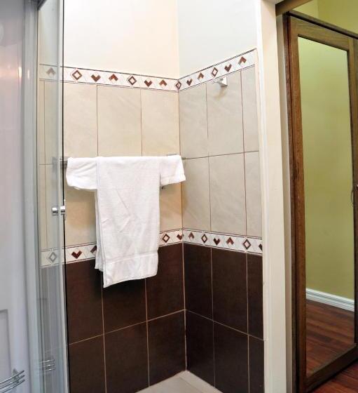 اتاق استاندارد یک نفره, Culture Crossroads Inn