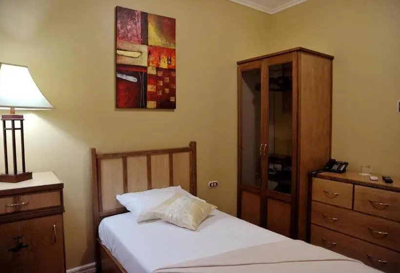 اتاق استاندارد یک نفره, Culture Crossroads Inn