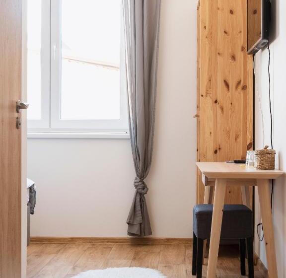 经济房, Anděl Penzion & Cafe