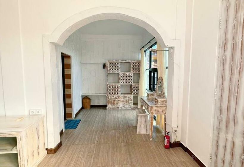 חדר משפחתי, Bottelmania