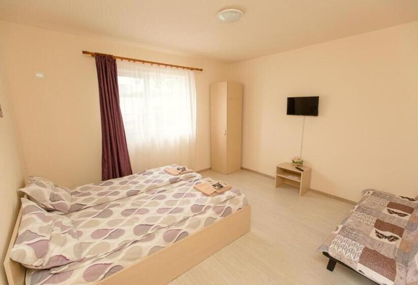 اتاق ساده سه نفره, Casa Gimi