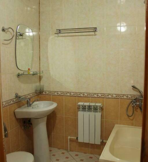 غرفة قياسية, Nazira & Azizbek 2