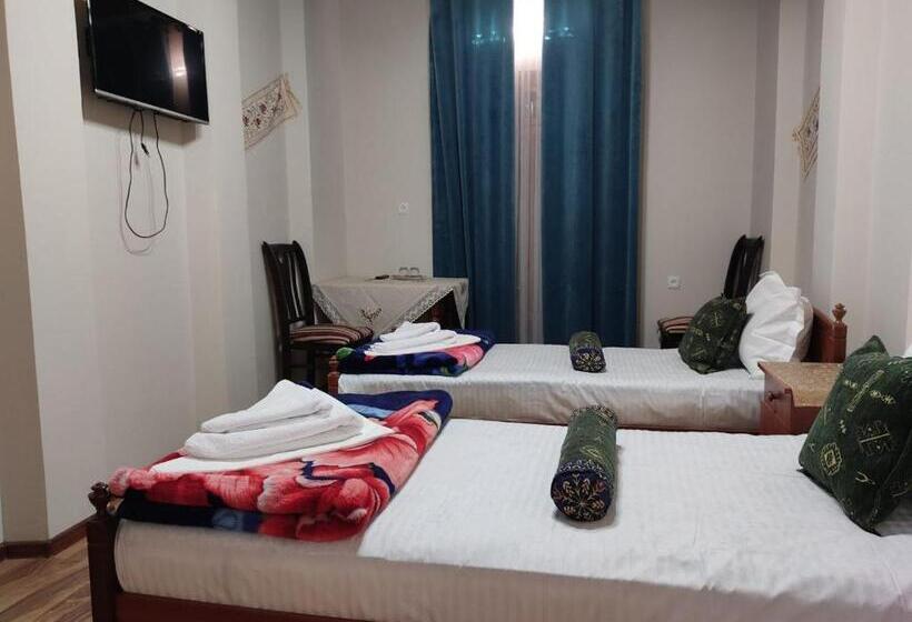 غرفة قياسية, Nazira & Azizbek 2