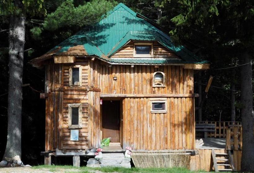 کلبه ییلاقی, Pinetrees Lodge