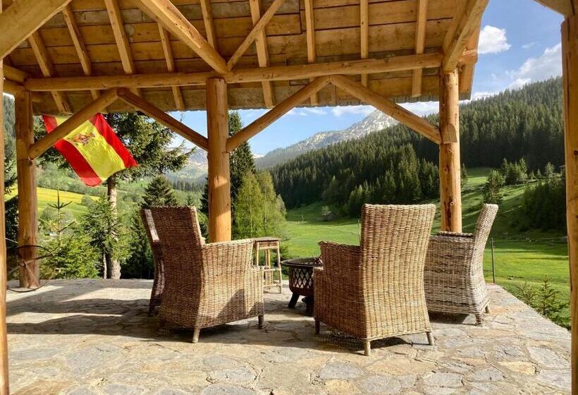 تختخواب در اتاق مشترک, Pinetrees Lodge