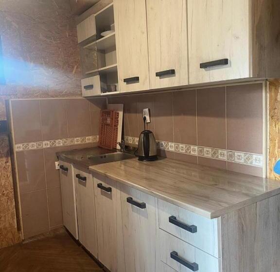 تختخواب در اتاق مشترک, Pinetrees Lodge