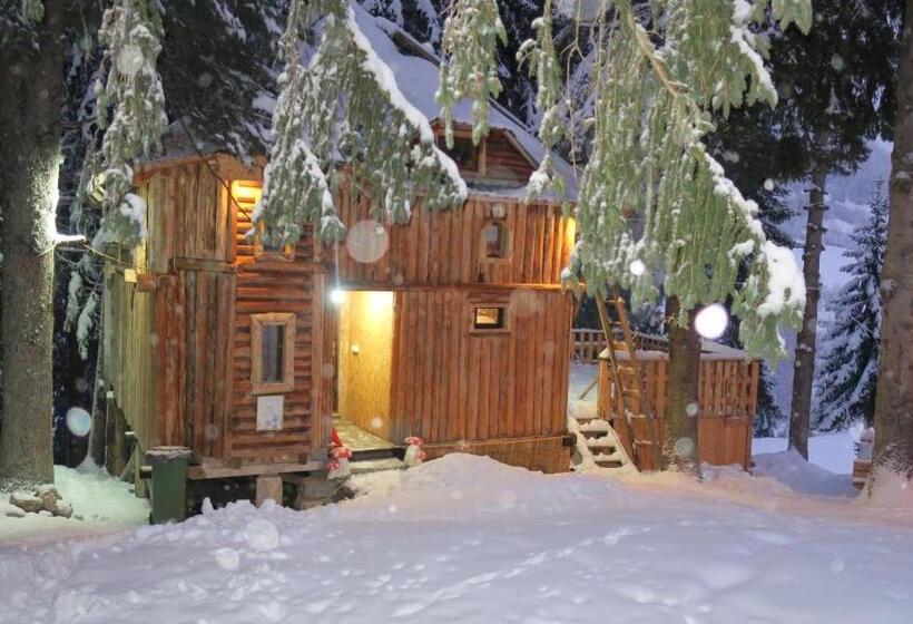 کلبه ییلاقی, Pinetrees Lodge