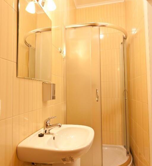 غرفة قياسية ثلاثية, Budget Hotel Ekotel