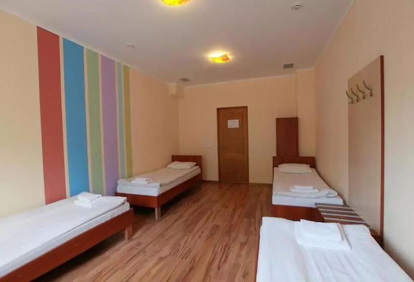 تختخواب در اتاق مشترک, Budget Hotel Ekotel