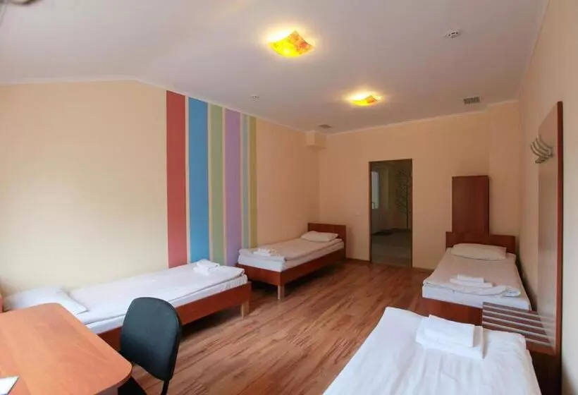 تختخواب در اتاق مشترک, Budget Hotel Ekotel