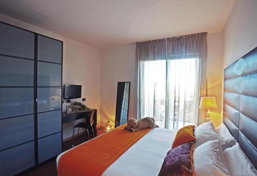 جناح جونيور مزوَّد بشرفة, D Place Hotel & Suite