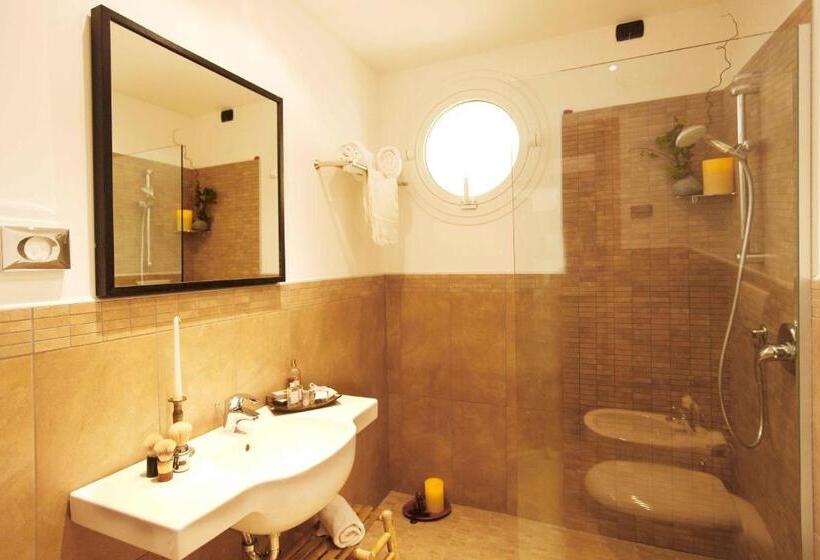سوییت جونیور با بالکن, D Place Hotel & Suite